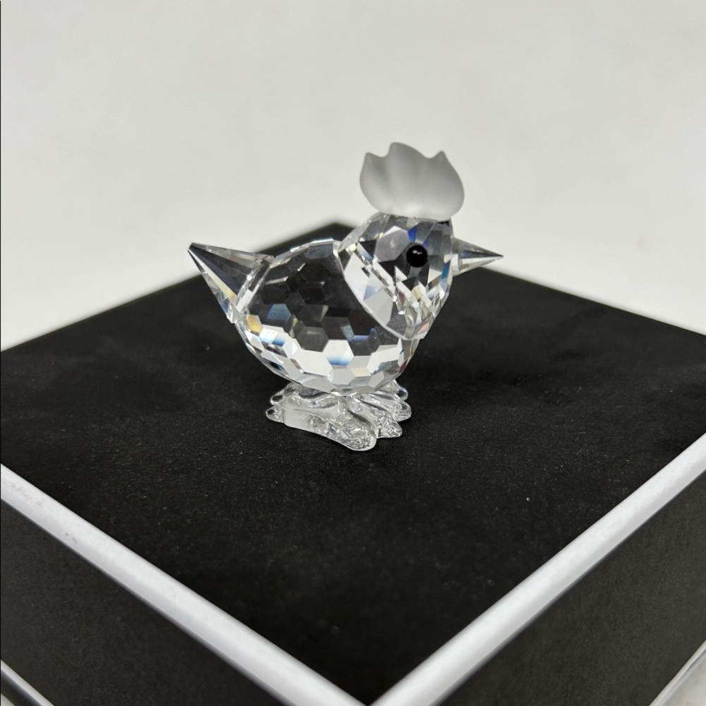 Vintage 1 1/4”  SWAROVSKI “Mini Hen” black eyes crystal figurine